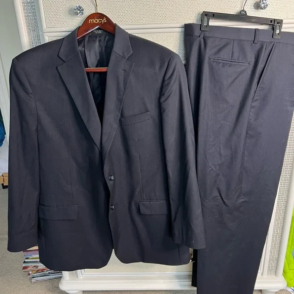Jones New York Men’s navy back pinstripe suit, 46L, 40 x 30 pants, used - Picture 8 of 8